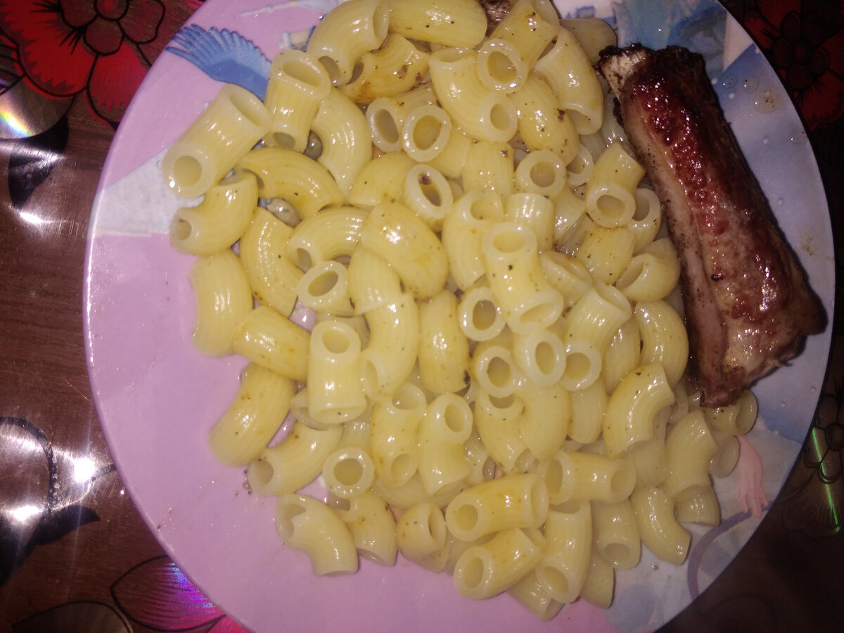 Макароны 100 руб. 1 кг. Какая цена у вас? С ребром. 