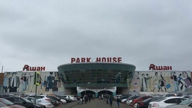     В Казани в торговом центре «Парк Хаус» прошла эвакуация посетителей и работников. Об этом сообщили очевидцы в Telegram-канале «в Татарстане поймут».