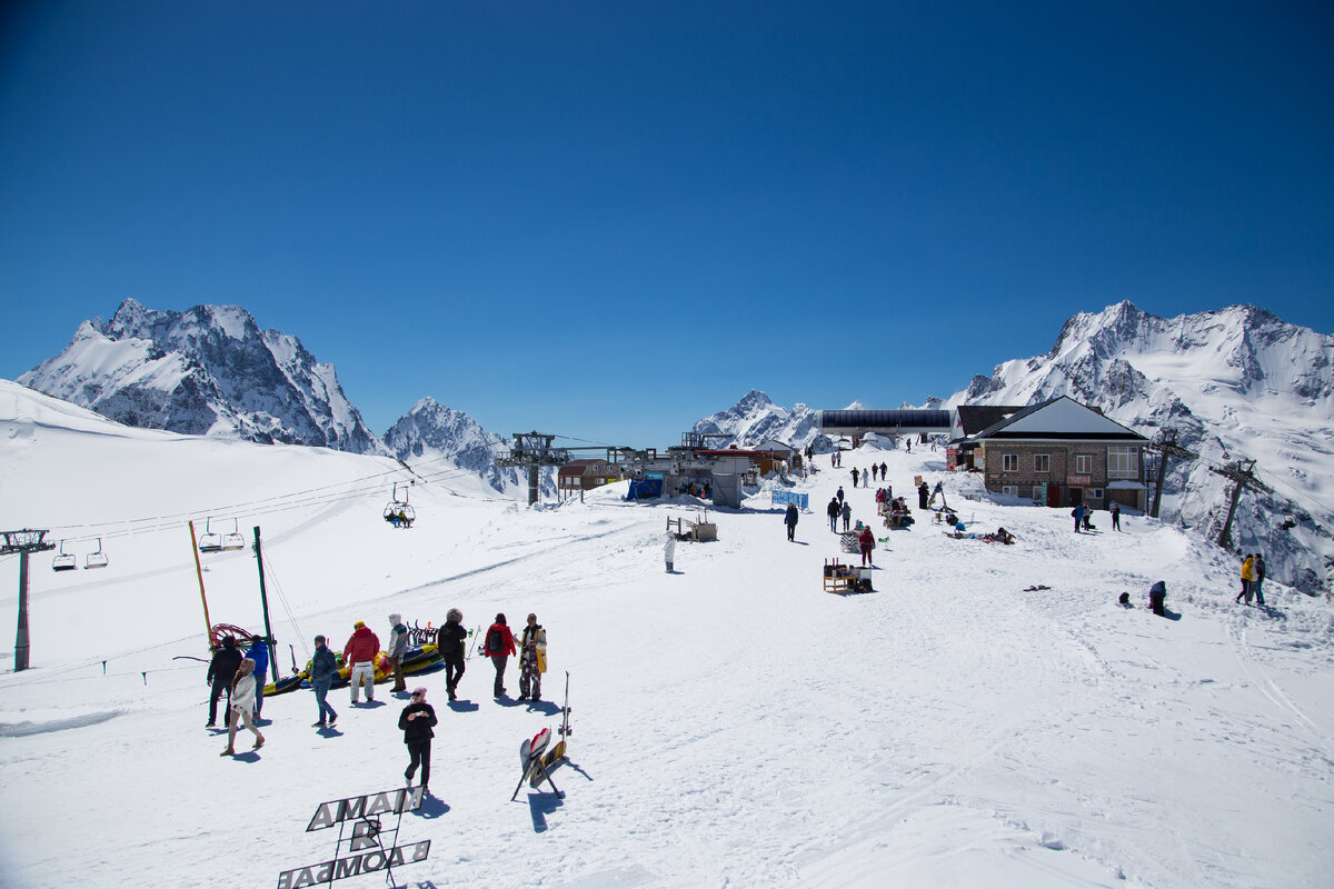 домбай горнолыжный курорт летом. курорт домбай веб камеры. горнолыжный домбай домбай курорт. курорт домбай веб камеры. эльбрус горнолыжный курорт веб камера.