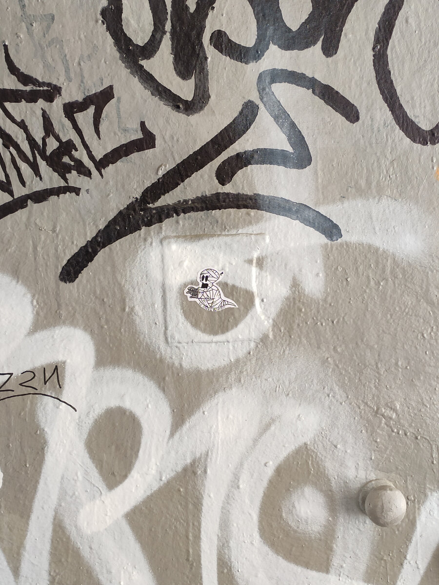 Это мой любимый стикер(можете поставить на обои🙌) 