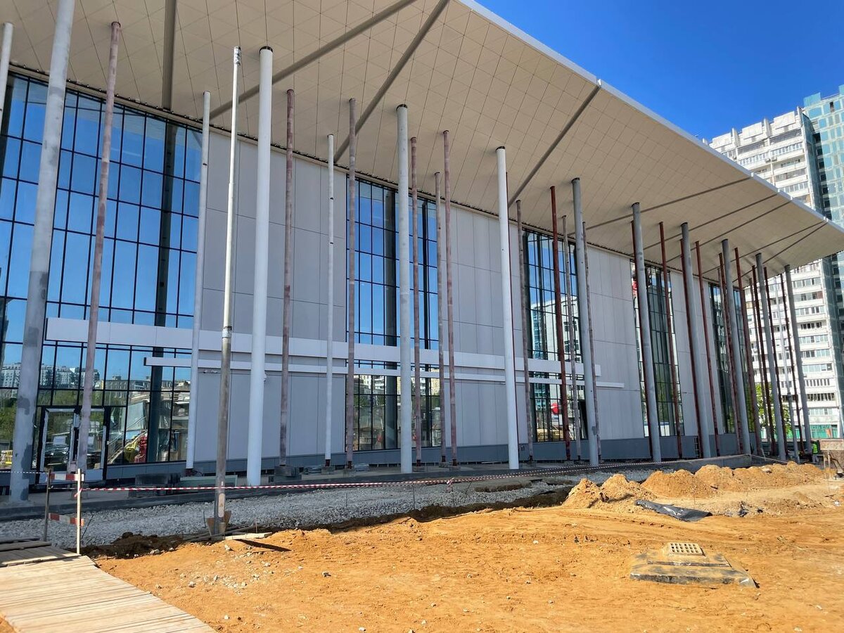 Вид дворца снаружи. Фото из открытых источников (листайте галерею)