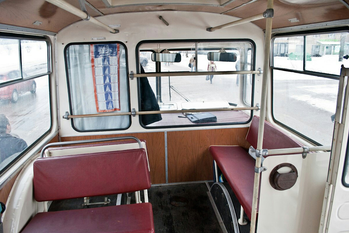 Стандартный вариант кабины автобуса ЛиАЗ-677