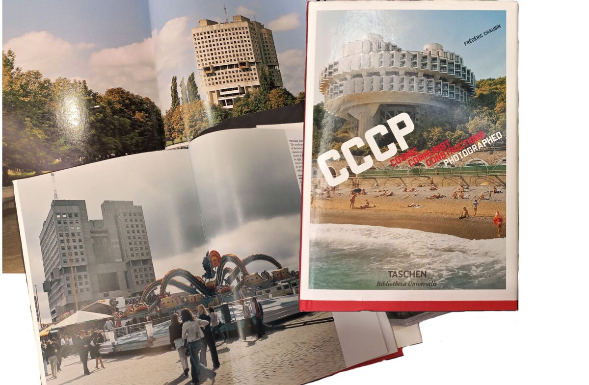 Книга «СССР — Cosmic Communist Constructions Photographed» 2011 год