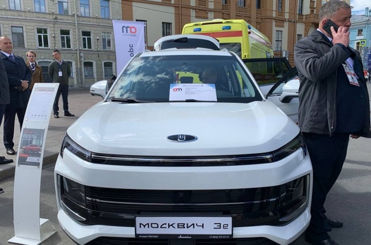    «Москвич» заключил в Петербурге соглашение о поставке машин сервисам такси