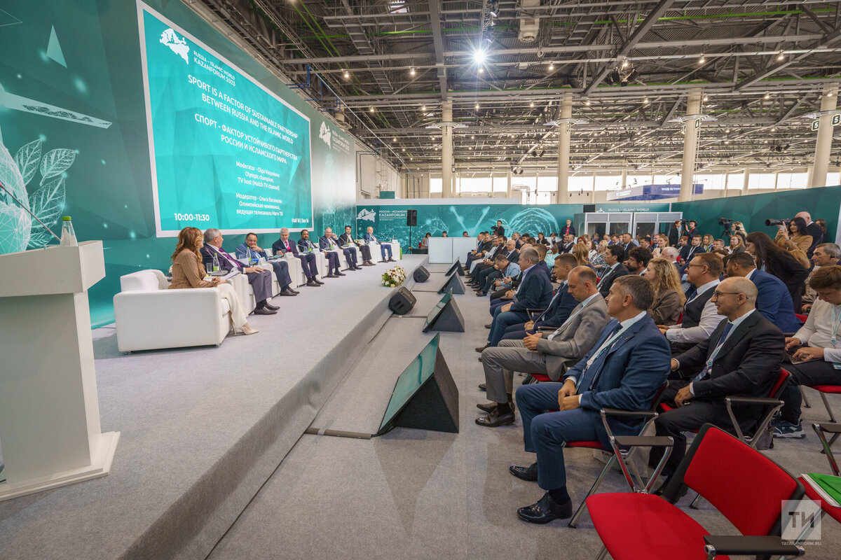 Участники форума «Россия — Исламский мир: KazanForum» презентовали новые проекты, среди которых Исламские юношеские игры и этнозабег. Фото: © Владимир Васильев / «Татар-информ»