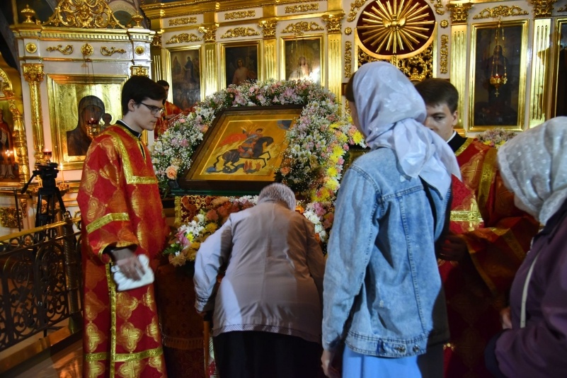  📷    Поклониться мощам святого Георгия Победоносца смогли более 10 тысяч оренбуржцев Кристина Просвиркина