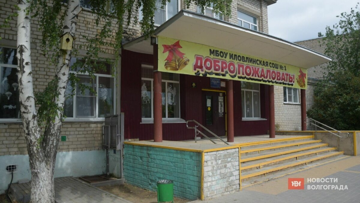     В распоряжении издания «НовостиВолгограда.ру» появилась видеозапись, на которой 17-летний выпускник рассказывает, зачем ударил одноклассницу ножом на «Последнем звонке» в Волгоградской области. Подросток несвязно пояснил, что решился на этот поступок «просто так», а еще из-за денег.