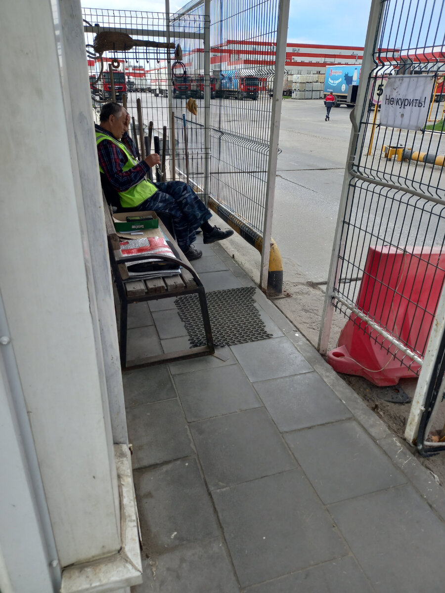 Вид на склад с улицы 