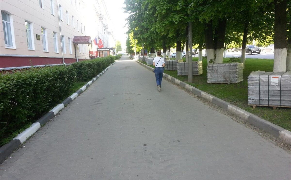 Блоха инфо достанется всем тула тульские. Замена тротуаров. Проспект Ленина Екатеринбург тротуар. Улица тротуар. Тула проспект Ленина деревья.