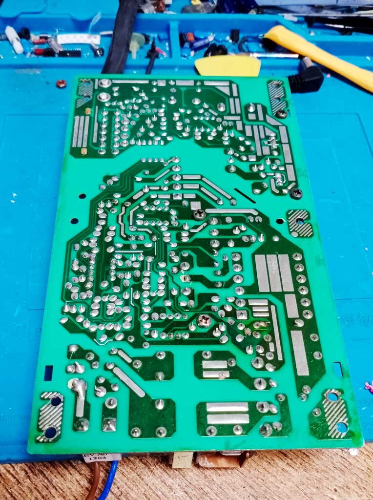 Обратная сторона платы