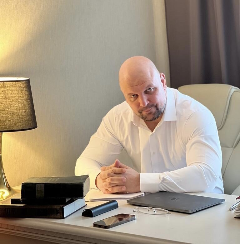 Афонский Сергей Николаевич, стаж работы судьей и заместителем председателя районного суда по гражданским делам 10 лет;
