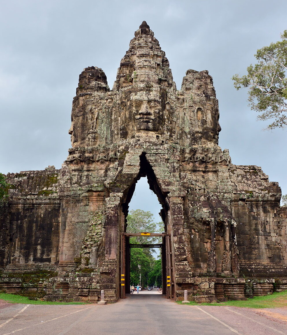Ангкор-Тхом.
Источник фото: https://www.latinamericanstudies.org/khmer/angkor-thom-south-gate.jpg