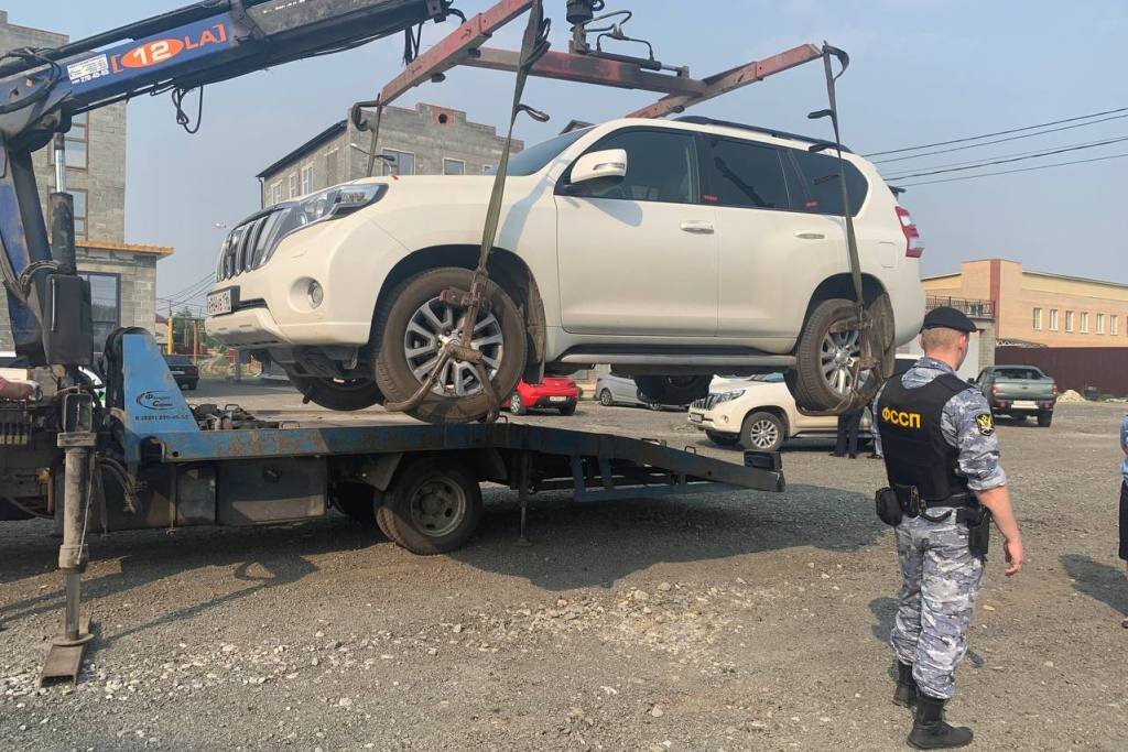 Изъятый Toyota Land Cruiser. Фото: пресс-служба УФССП по Челябинской области 
