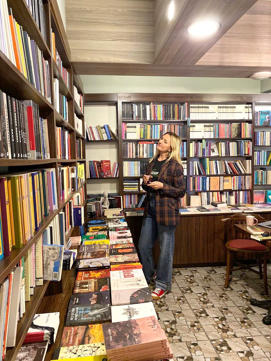 Места с книгами - библиотеки, читальные залы, книжные магазины - мои места силы.