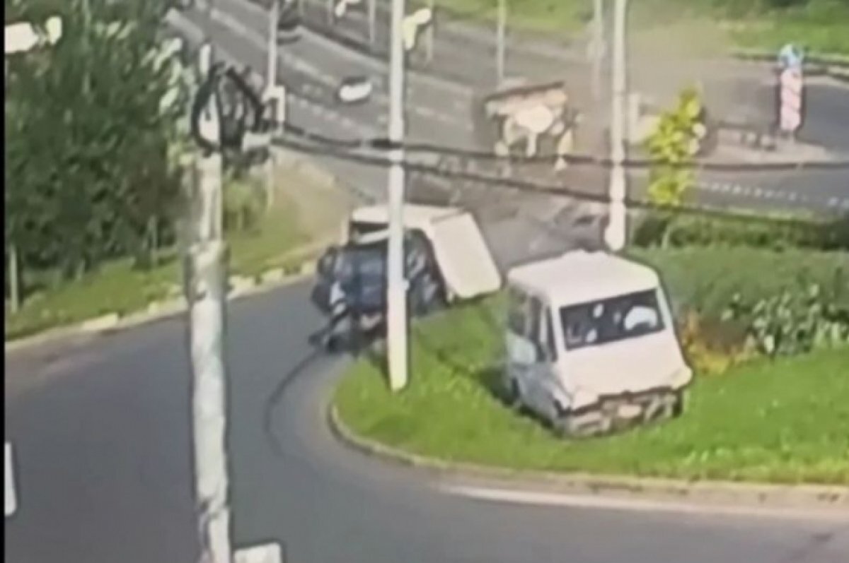    В Мытищах грузовик протаранил четыре автомобиля