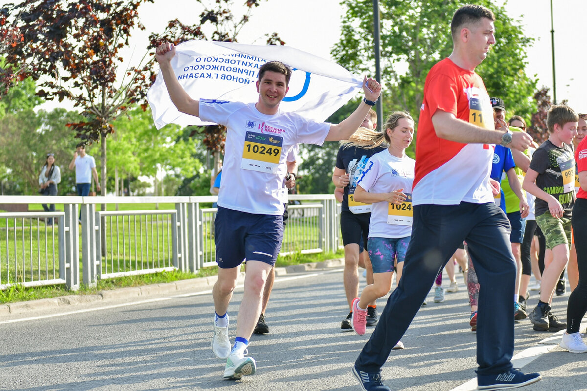 марафон 2023. измайловский полумарафон 2023 2 день. забег фото. полумарафон северная столица 2022. белые ночи марафон 2022 старт кластер а.