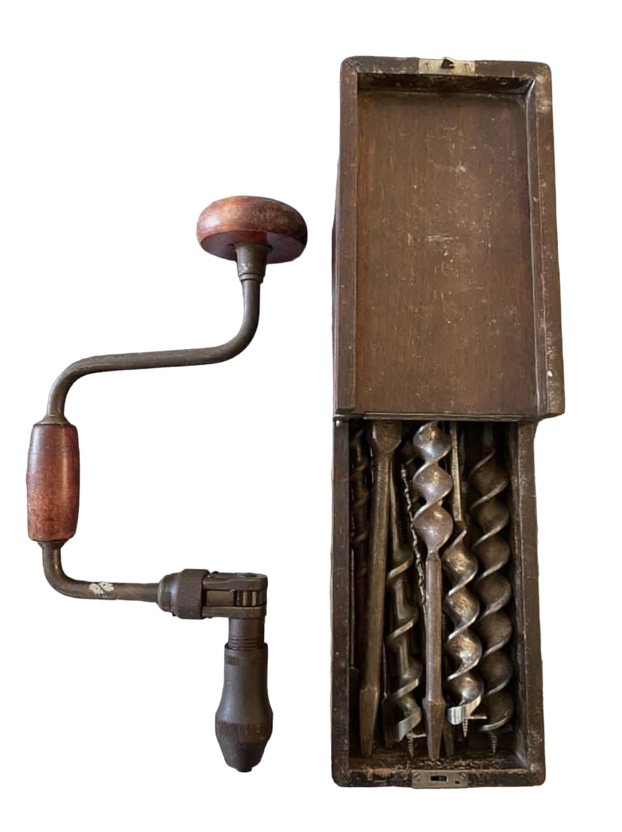 Коловорот - это объект создающий другие объекты (отверстия в дереве и других материалах)
♦
Коловоро́т (бур) — ручной инструмент для сверления отверстий в дереве и других мягких материалах, с ручкой в виде скобы (колена) и патроном для зажима бурав, свёрл, пёрок и других орудий, требующих для действия вращения вокруг оси и давления вдоль неё.
♦
https://ru.wikipedia.org/wiki/%D0%9A%D0%BE%D0%BB%D0%BE%D0%B2%D0%BE%D1%80%D0%BE%D1%82
♦
https://www.facebook.com/topwoodplans/posts/pfbid02hzrLHyoRPf2hpnjGVAxV6wid3Kj3RrSc8ZpAYv7bEacyAUQQcAHEGqWfPzUBnhFl