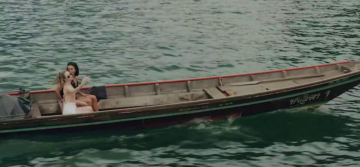 остров кино. остров иллюзий influencer. эмили теннант остров иллюзий (2022). остров пропавших девочек фильм. остров иллюзий постер.