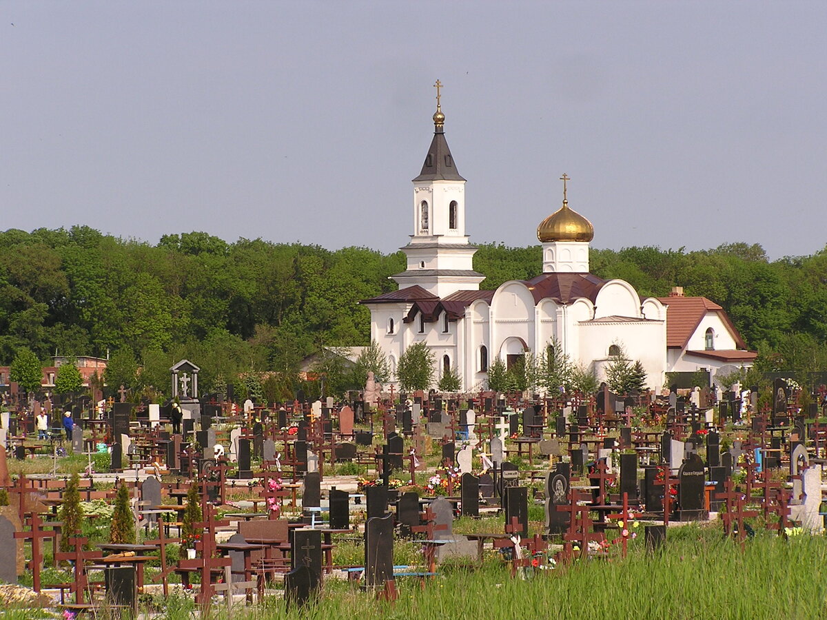 Храмы на кладбище фото