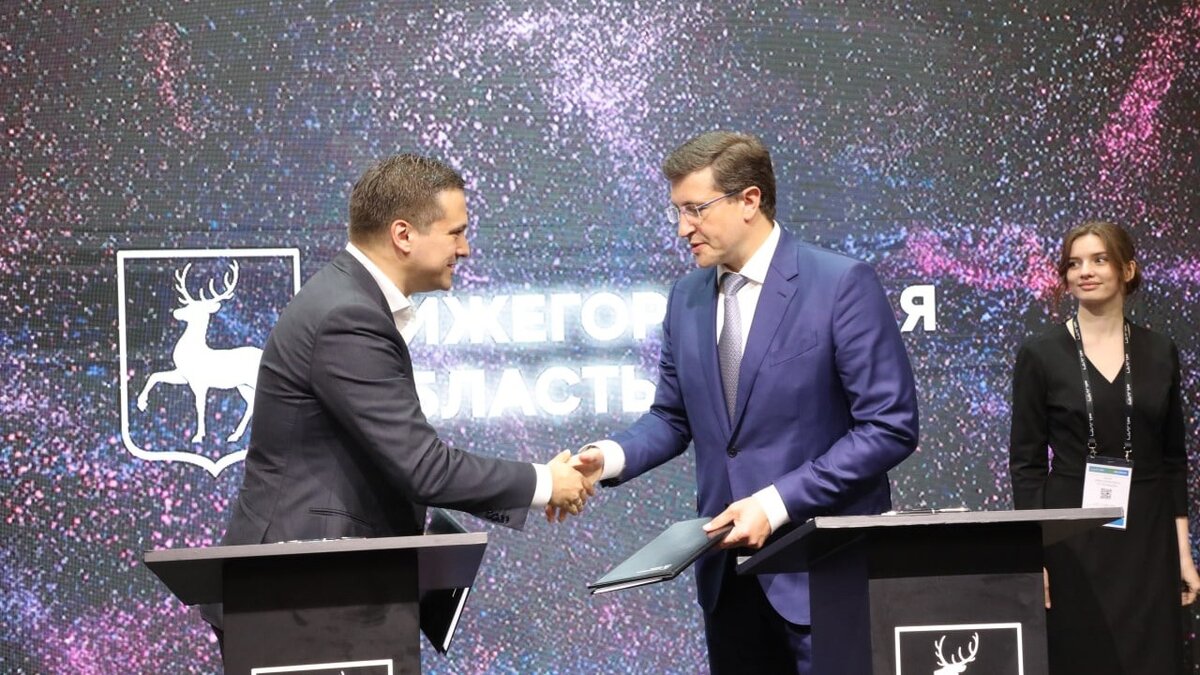     В Нижегородской области планируется развивать инфраструктуру для электротранспорта. Соответствующее соглашение губернатор Глеб Никитин подписал сегодня с руководителем компании Hyper Алексеем Тихоновым на ЦИПРе.