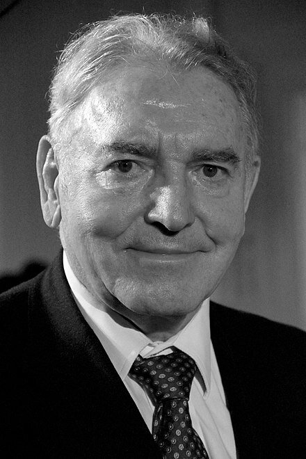 На фото доктор Жан-Мишель Дубернар