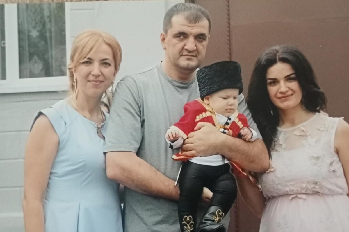    Для семьи Олег был надёжной опорой.