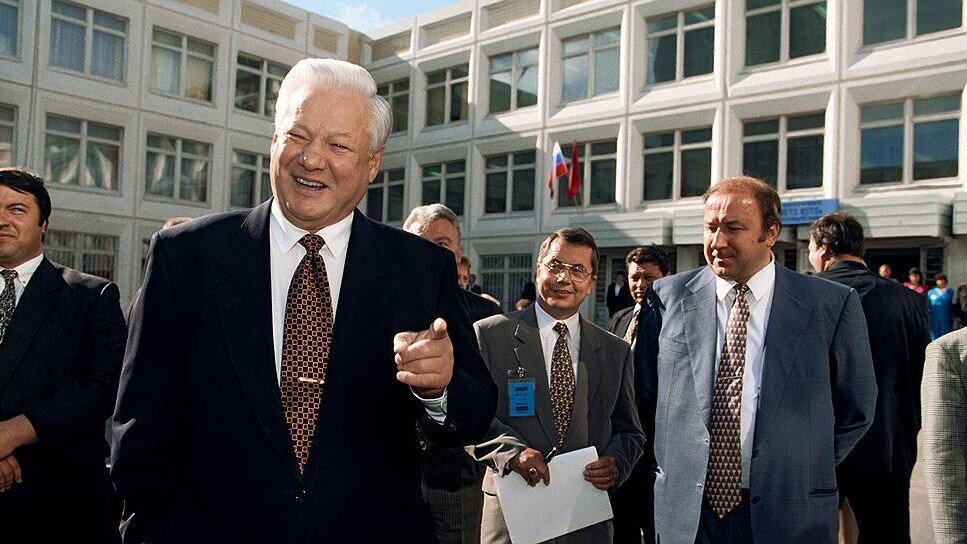 Президентская гонка в россии. Ельцин выборы 1996. Президентская кампания Ельцина 1996. Ельцин и Зюганов 1996.