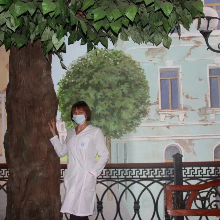 А это я в поликлинике, это стены такие