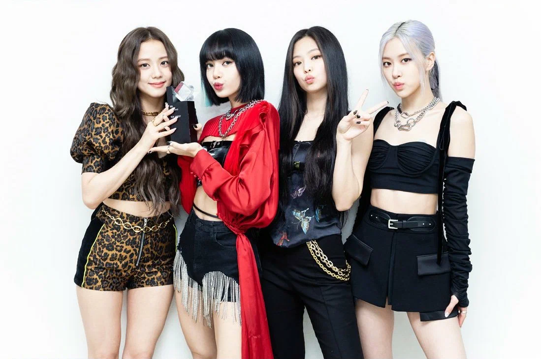 Female pop. Группа BLACKPINK 2021. Группа BLACKPINK 2020. Блэк Пинк 2021. Блэк Пинк 2021 группа.