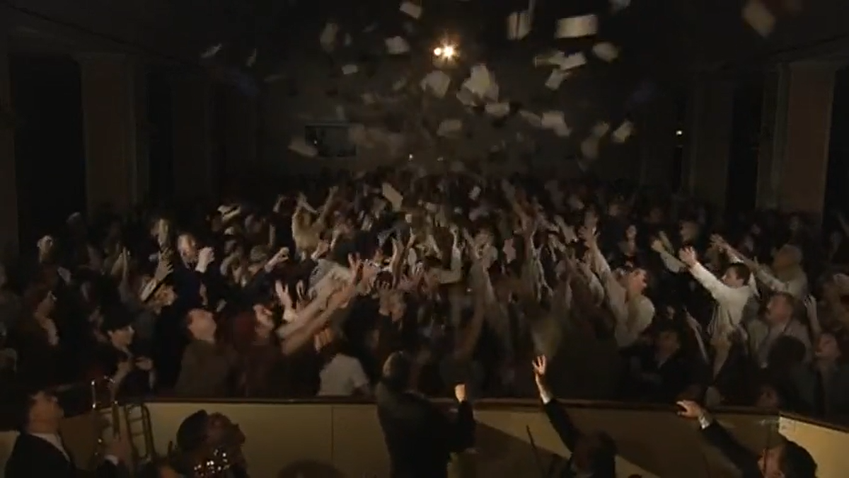 Сцена в театре Варьете. Кадр из к/ф "Мастер и Маргарита". Россия, 2005 год, режиссер: Владимир Бортко.