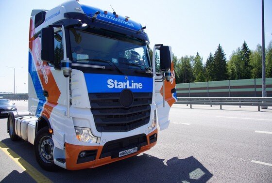    Проезд беспилотного тягача по трассе М11 «Нева», первый в России