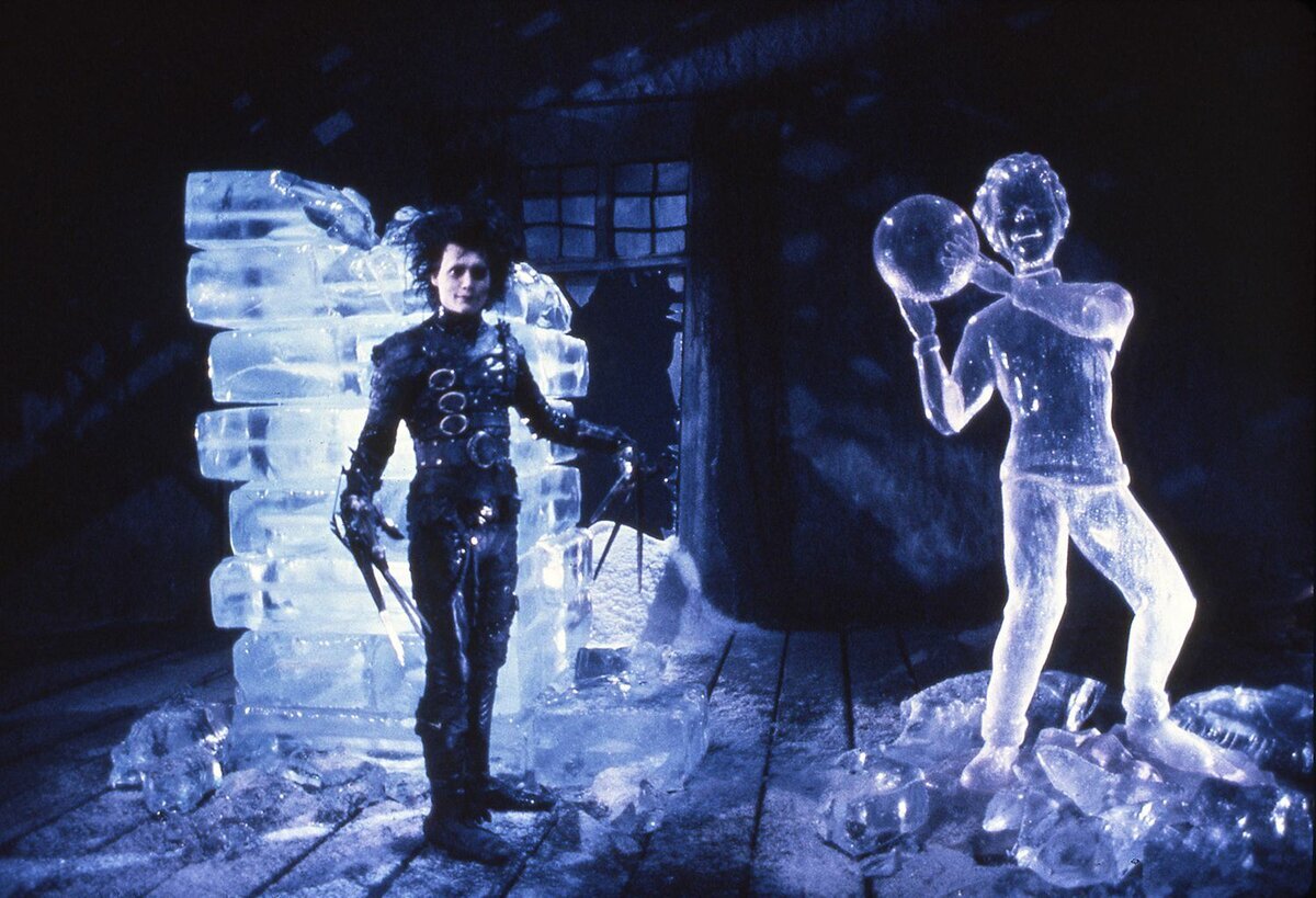 Кадр из фильма «Эдвард Руки-ножницы»