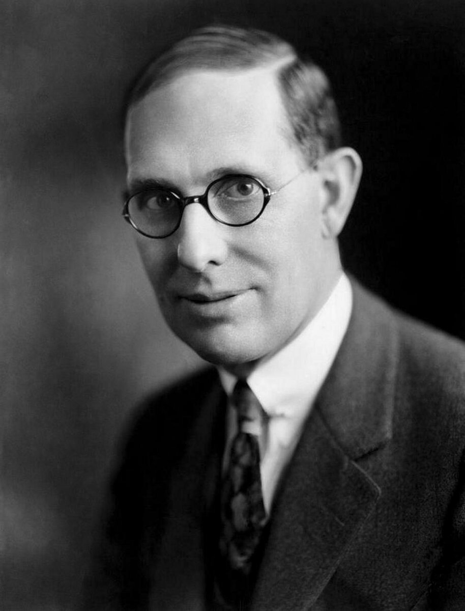 Чарльз Кеттеринг (Charles Franklin Kettering, 29.8.1876 — 25.11.1958), изобретатель электрического стартера, существенно улучшившего потребительские качества бензиновых автомобилей.