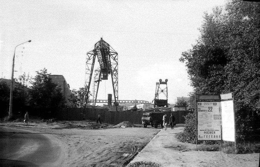 Строительная площадка станции "Сходненская", 1974. Фото В. Кузнецова, отсюда: https://russos.livejournal.com