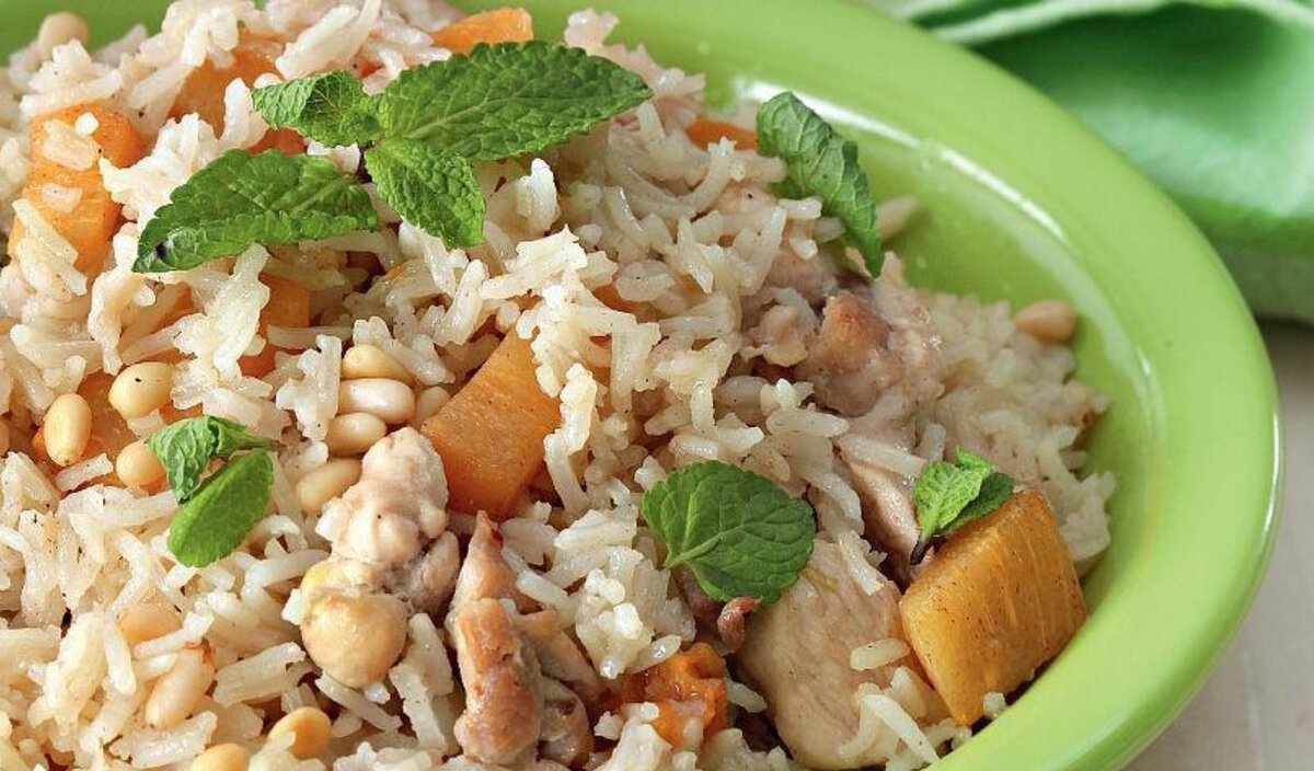 Плов с хурмой. Плов с хурмой. Плов узбекский самаркандский. Плов баранина с нутом. Узгенский плов.