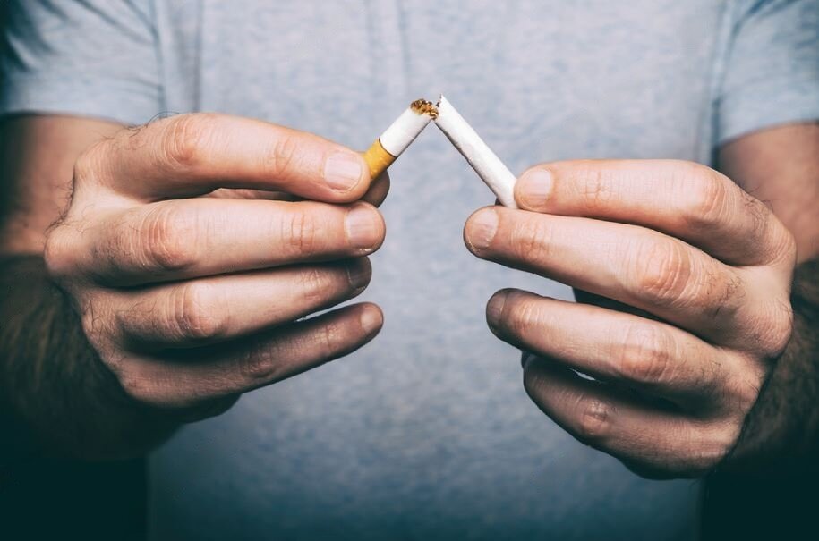 Источник фото: https://www.shutterstock.com/image-photo/quit-smoking-male-hand-crushing-cigarette-361935386