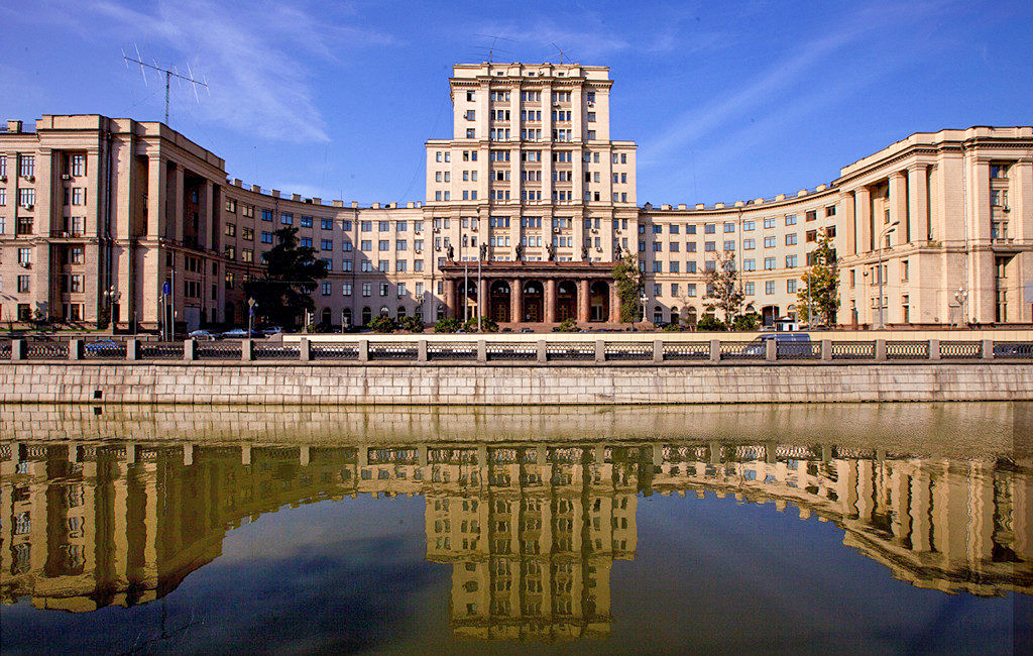 Главное здание университета. 