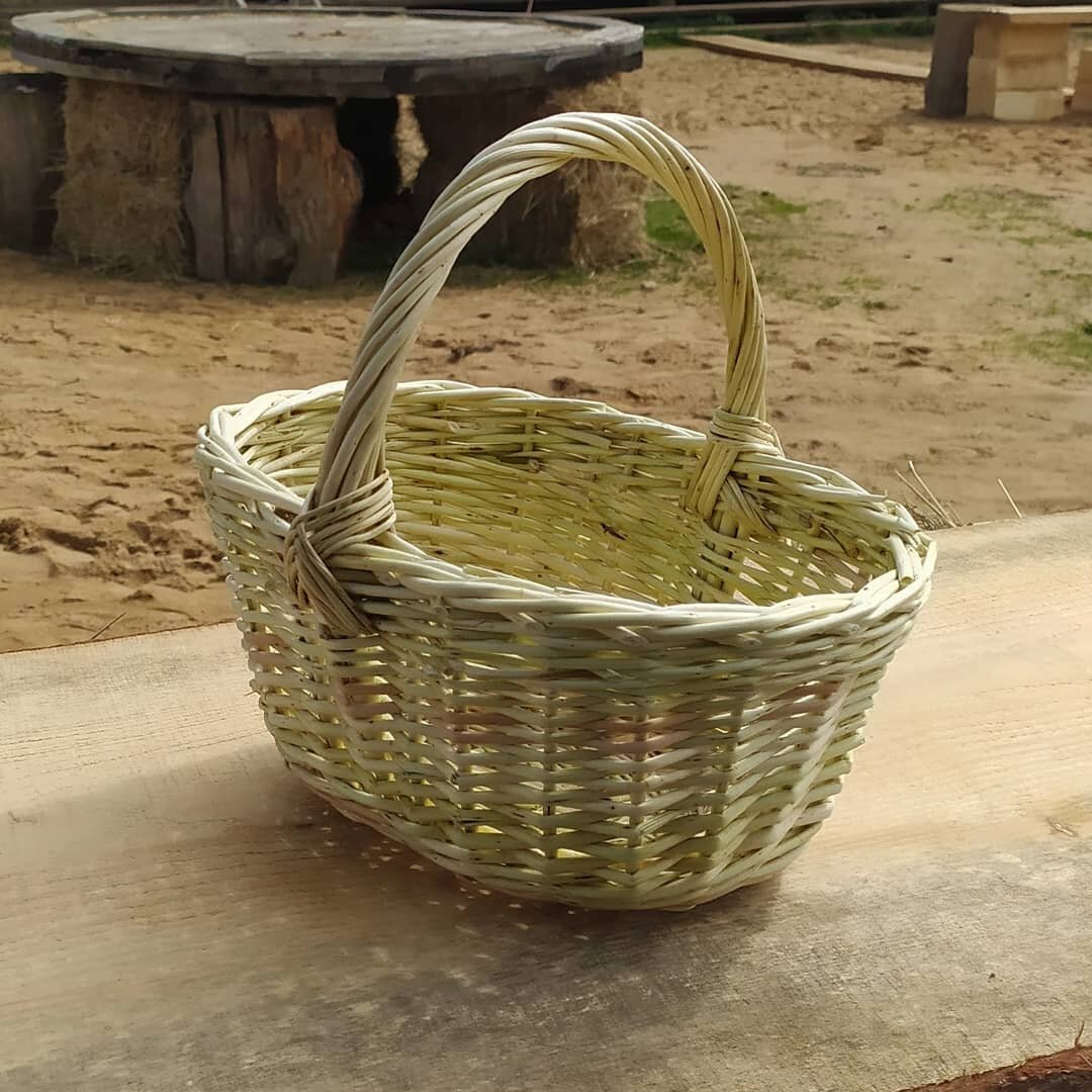 яблочки для счета по математике 1 класс. на каждой корзине написано сколько в ней яблок соедини линией. мама собрала 8 корзинок вишни по 3 кг в каждой таблица. задания присчитывание и отсчитывание по 2 урок. на каждой корзине написано сколько.