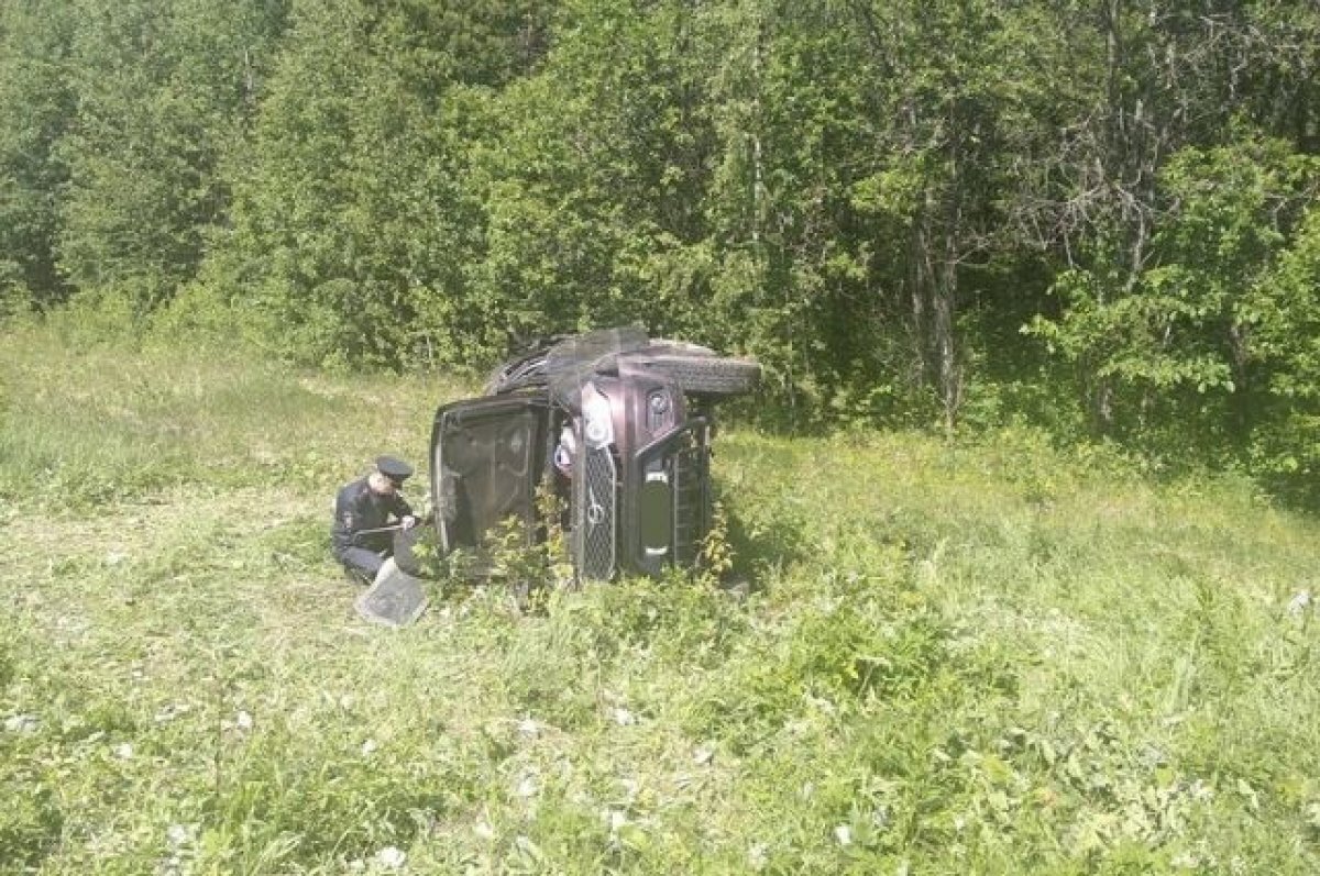    Семья из Екатеринбурга перевернулась во внедорожнике по пути в Башкирию