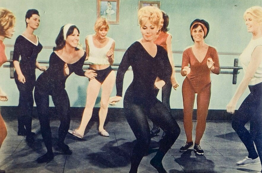 "Найди себе студентку" кадр из фильма.