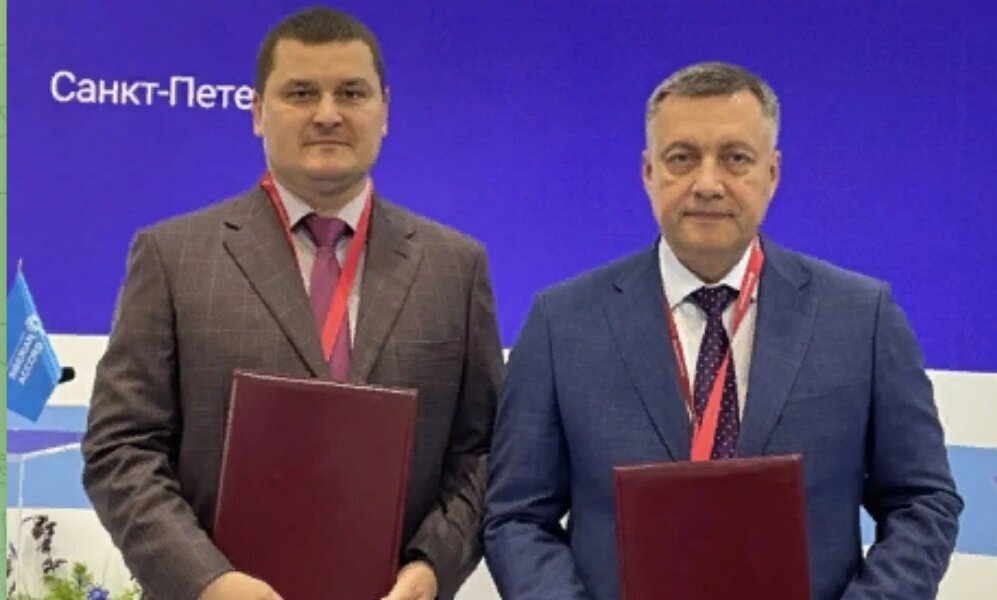 Губернатор Иркутской области Игорь Кобзев и генеральный директор ООО «Русский Уголь Сибири» Олег Харламов подписали соглашение о сотрудничестве, 20 июня 2023 года. https://t.me/Coala_russia/4937