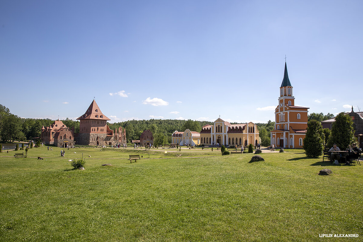 Продолжим прогулку по парку истории Сула. 