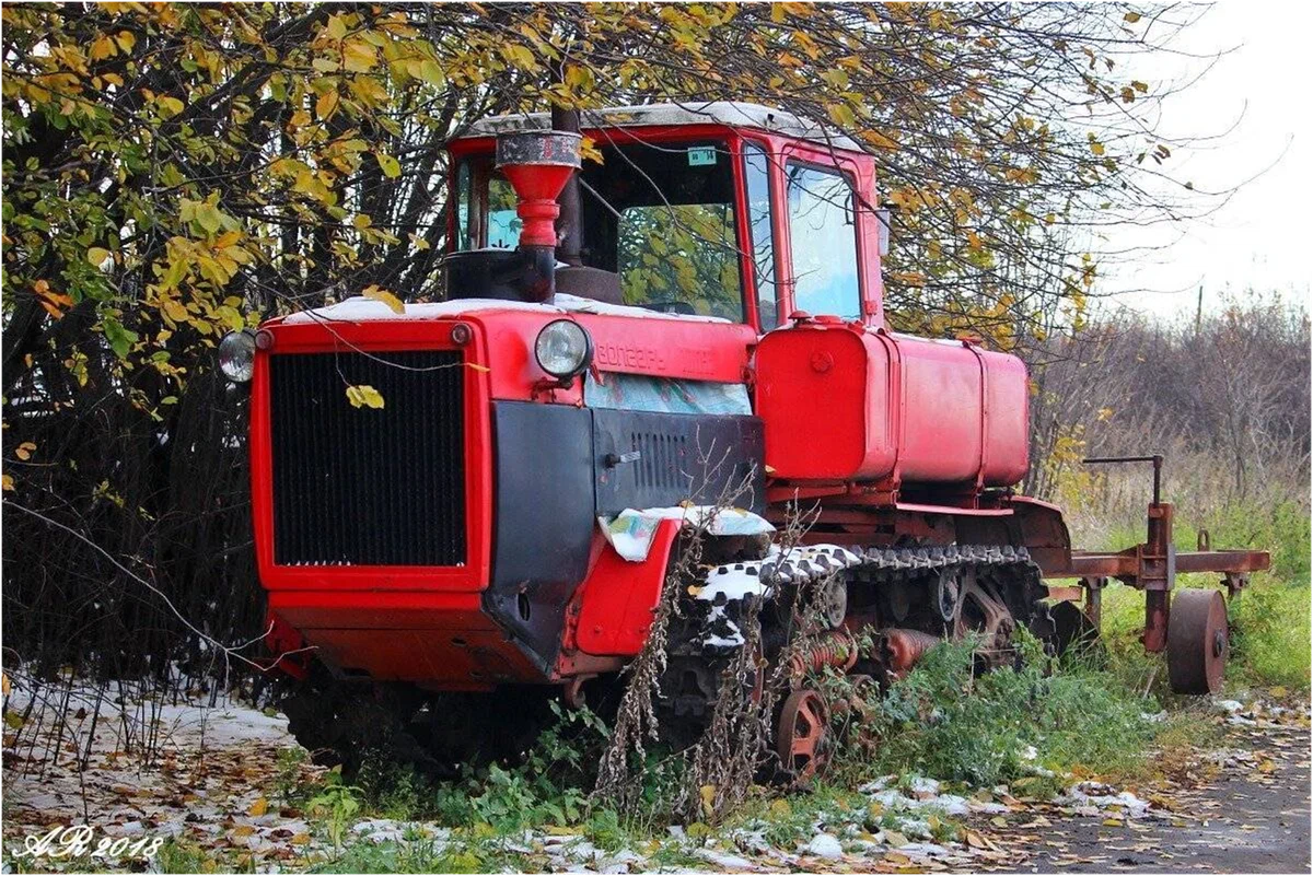 Трактор волгарь фото гусеничный