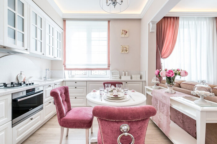 Прованс, гламур,шеби-шик... Романтичный интерьер "на любителя" в сталинке 55 кв.м.
