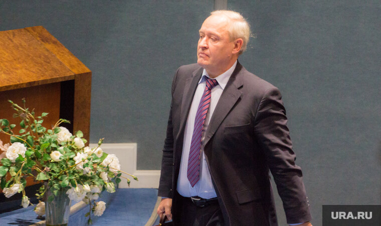    Борис Саломатин поздравил жен военнослужащих с 8 Марта