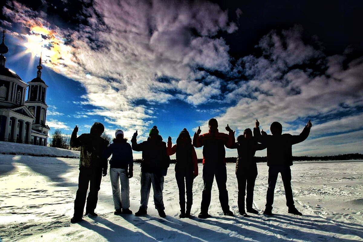 09.03.2013 Белый городок. Храм Иерусалимской иконы Божией Матери — 1825 год.
Тут р. Хотча впадает в матушку Волгу! Этой фотографии 10 лет и на ней мои друзья!