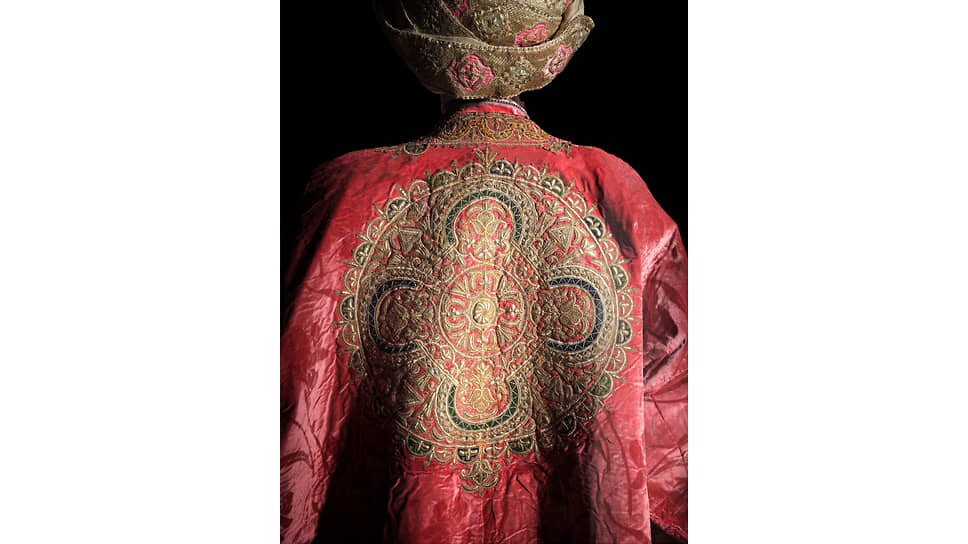 Фото: La Fondation pour le developpement de l’art et de la culture de la Republique d’Ouzbekistan. © Laziz📷Чапан высокопоставленного воина. Бухара, XIX век