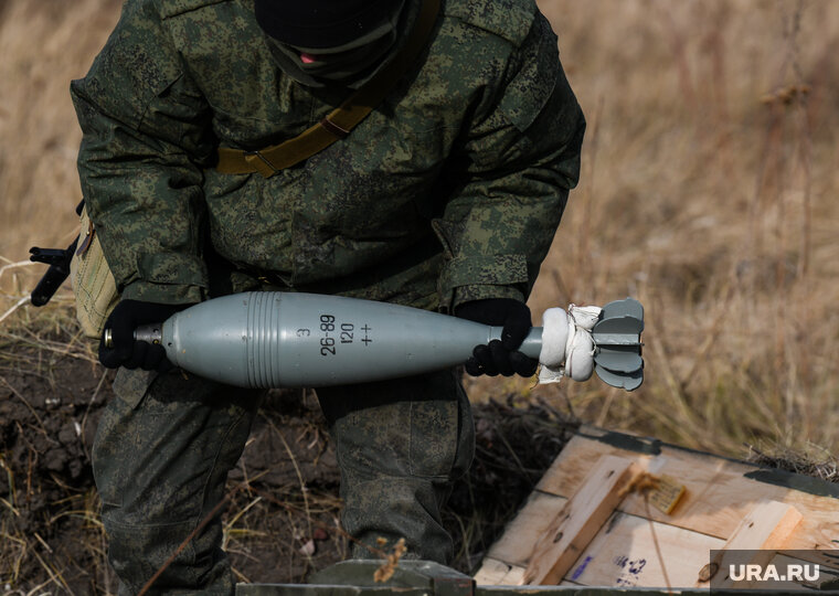    Курганец показал трофейные снаряды в зоне СВО