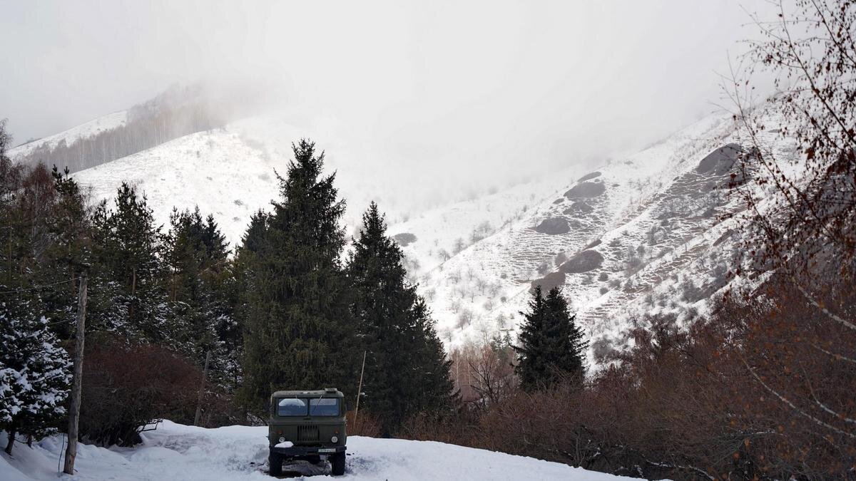    Машина в горах:NUR.KZ/Владимир Третьяков