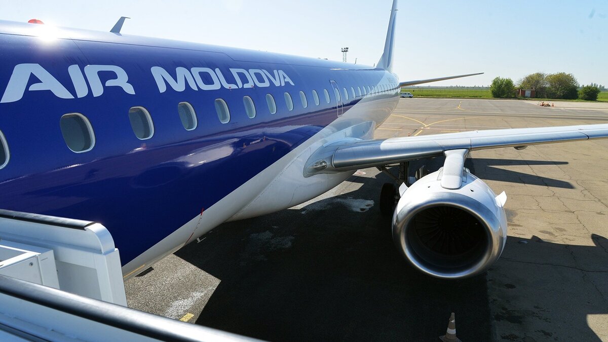    Самолет Embraer 190 компании Air Moldova© РИА Новости . Георгий Зимарев